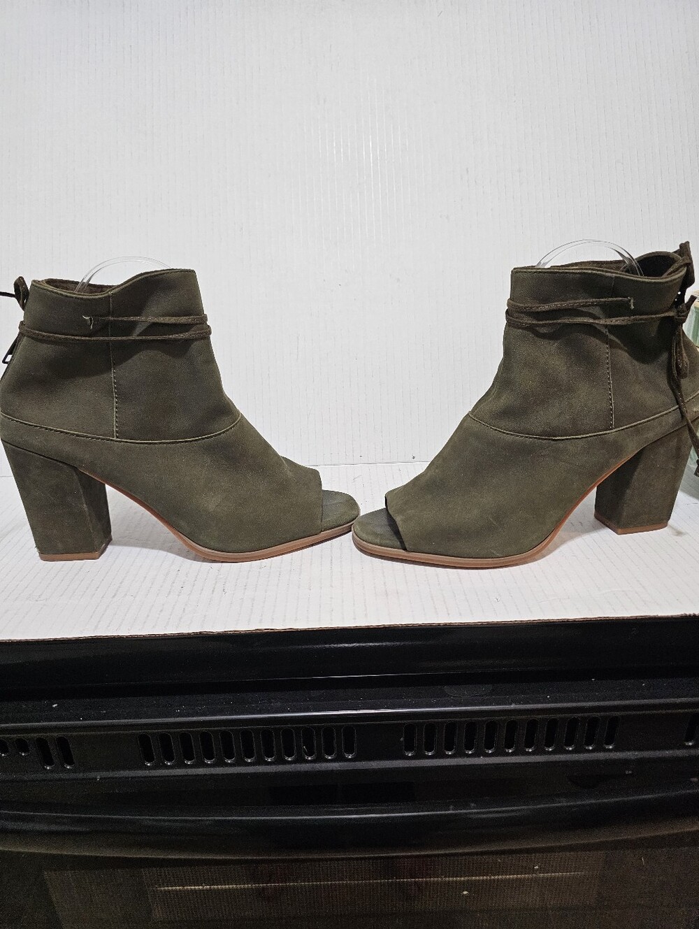 Seychelles Triple Threat  Open Toe Olive Green Suede Leather Shoes Booties Sz 8